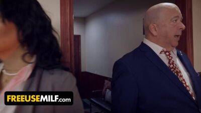 Pawg Milf - FreeUse Milf - Busty Business Milf Gets Fucked By Her Waiter On The Table In A Free Use Restaurant - sunporno.com