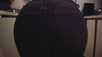 fat ass - Wide Hips In Mom Fat Ass In Jeans Kitchen Strip 5 Min - upornia.com