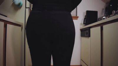 fat ass - Wide Hips In Mom Fat Ass In Jeans Kitchen Strip 5 Min - upornia.com