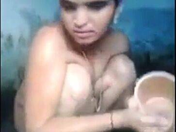 Indian milf bathing and showing her beautiful pussy - drtuber.com - India
