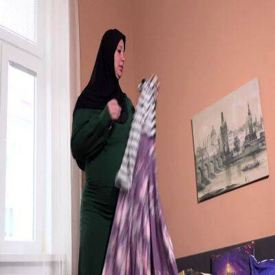 Pregnant milf in hijab loves it hard - drtuber.com