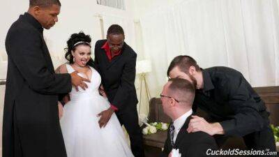 Busty nude MILF gets laid with a bunch of black dudes on her wedding day - sunporno.com