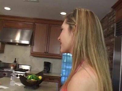 Blonde MILF spreads lotion on chick fresh out of the shower - sunporno.com