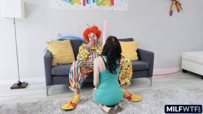 Kinky brunette MILF with a tight body does some tricks on the clown - sexu.com