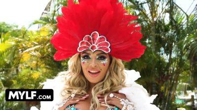 Curvy Brazilian MILF Vivianne DeSilva gets interviewed by a fan & gives a kinky blowjob in carnival outfit - sexu.com - Brazil