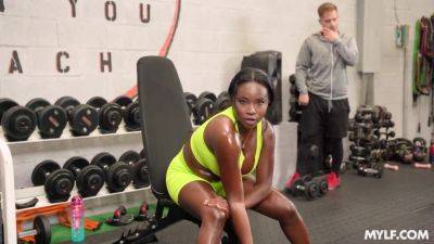 Fucking Black Milf In The Gym - upornia.com
