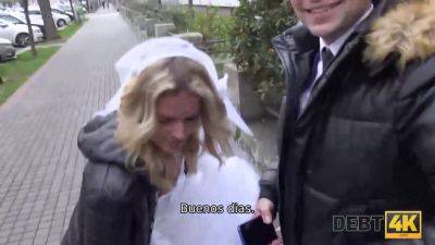 Watch blonde milf bride Cachonda Esposa debt her marido with money in front of him in HD - sexu.com