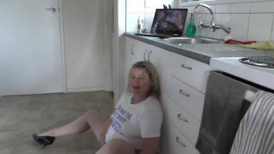 Master Piss And Cum At The Same Time On Defenseless Milf Slut - hclips.com