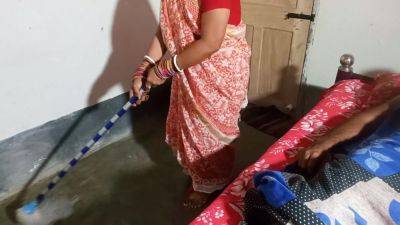 Indian Mom Wakes Up Son to Clean and He Enjoys Fucking Her xlx - txxx.com - India