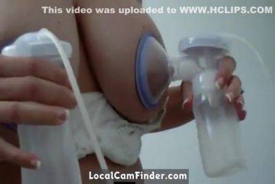 Lactamanija - Milf Milking In The Webcam - hclips.com