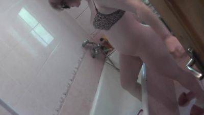 Sexy Milf Is Going On Date But Before Sex She Decided Shave Pussy Pubis And Wash Up Herself Cunt In Bathroom. Shaving Pussy - upornia.com